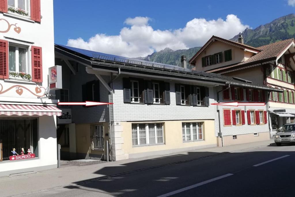 New.. Matten Central Family Suite, Sleeps 4 Matten bei Interlaken Bagian luar foto